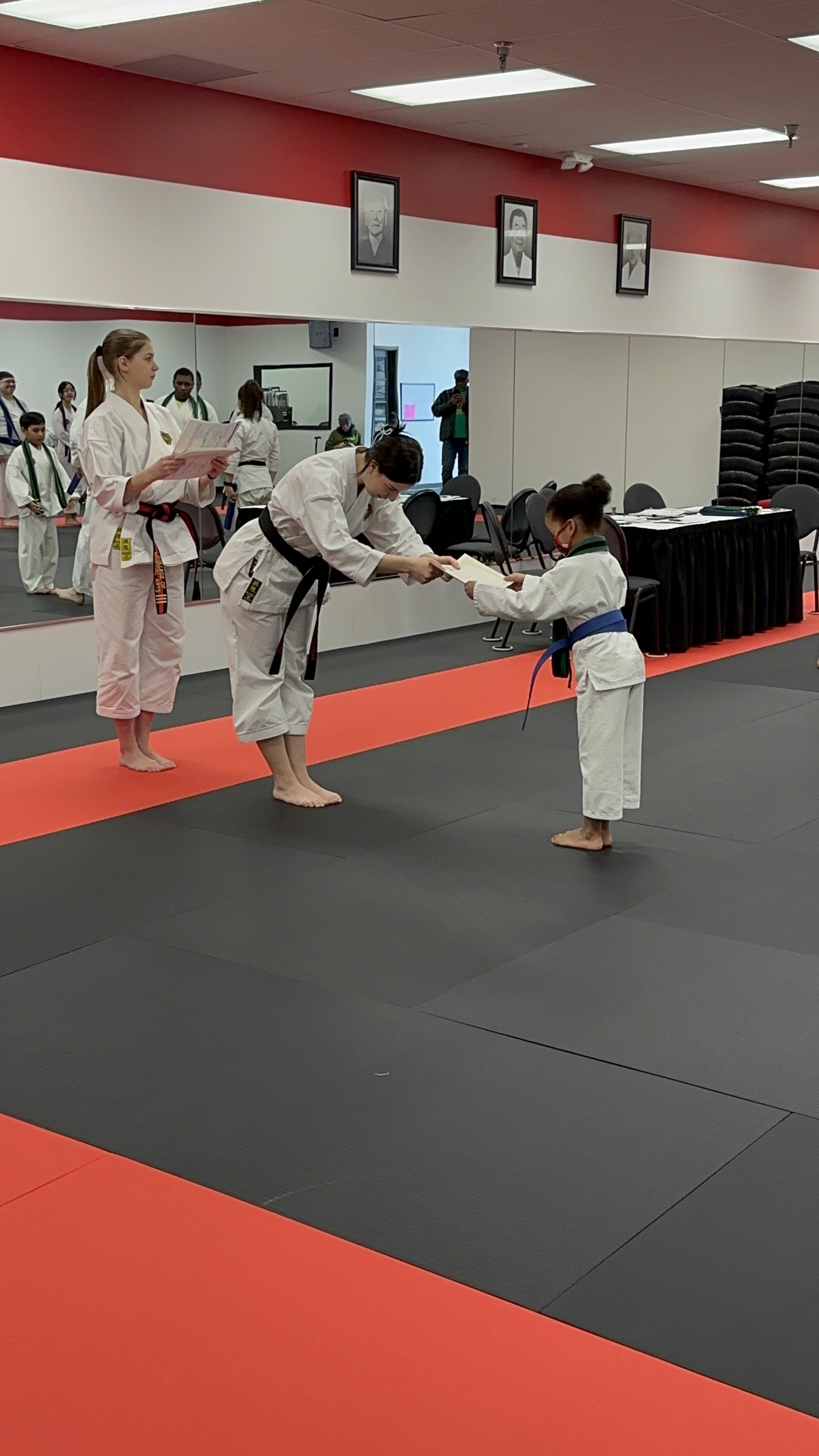 Receiving certificate with a bow